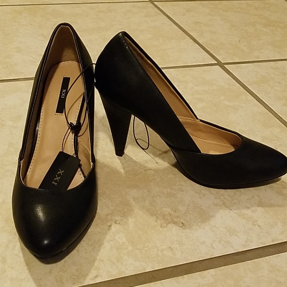 Brand new black heels